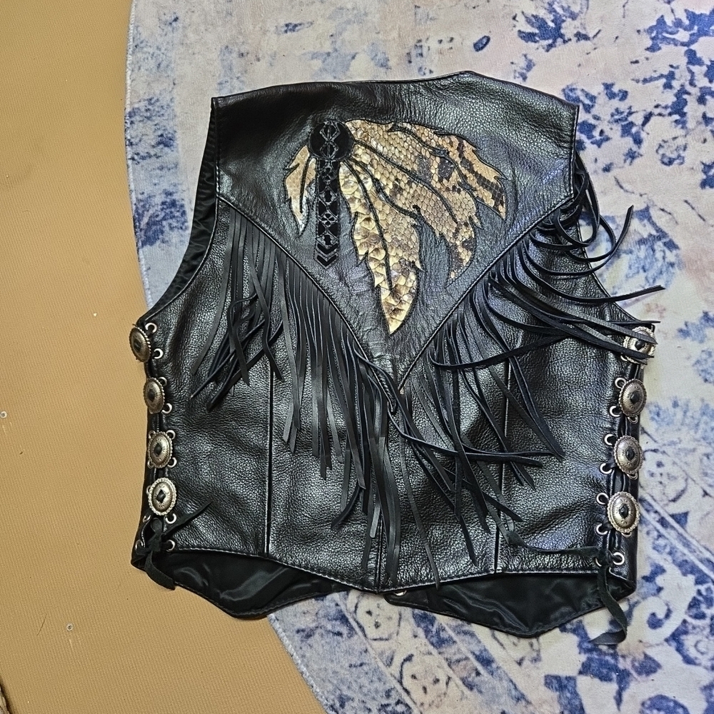 Vintage Gypsy Leather Black Western Motorcycle Vest - Black Leather Fringe Sz 8 - Picture 2 of 5